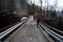 Ausflug mit einer Gruppe nach Kvås, zum Wasserfall