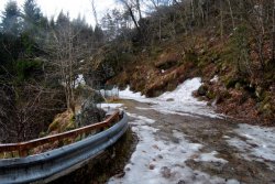 Immer noch Schnee und Eis auf den Wegen