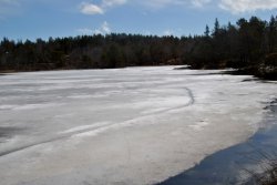 bei 300 m ist noch Schnee auf dem Eis